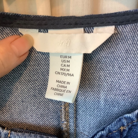 H&M Women’s Pullover Blue Denim Top Side Slits Size Medium - Picture 8 of 9